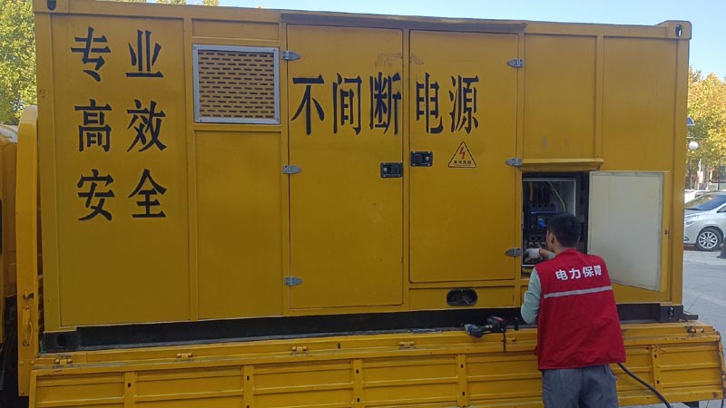 广丰柴油发电机组和UPS电源配合使用时，如何避免切换过程中的电力中断？